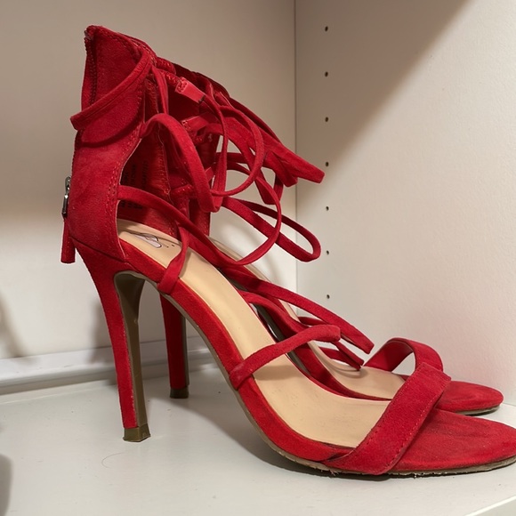 High heels - Picture 2 of 3